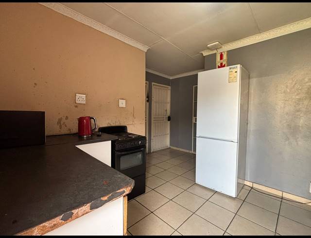23 BEDROOM HOUSE FOR SALE IN BEDWORTH PARK